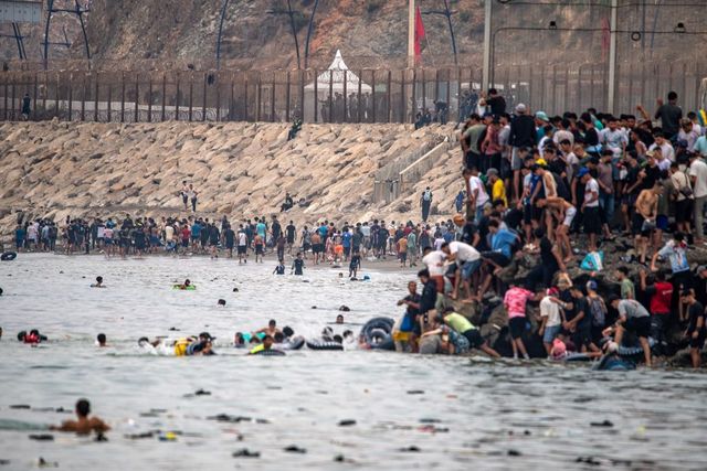 Spania cere ajutorul Uniunii Europene pentru gestionarea migranților din Ceuta