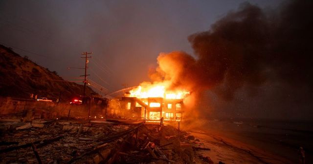 Požáry v Los Angeles jsou podle Bidena nejničivější v historii Kalifornie