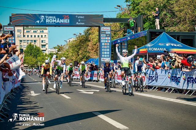 Cesare Chesini a câștigat Turul României 2025. Cine sunt câștigătorii tricourilor puse la bătaie