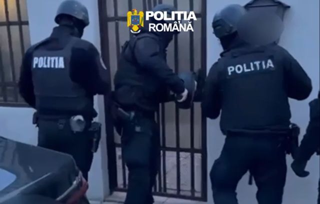 Percheziții într-un dosar de achiziții de măști și dezinfectanți în pandemia de Covid