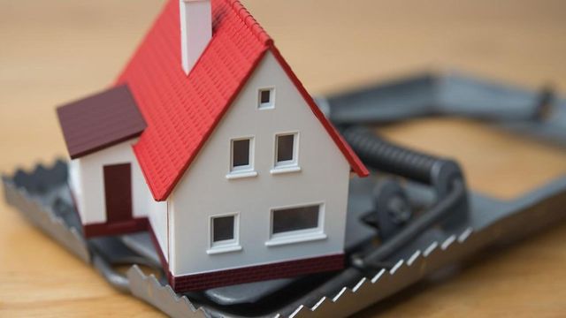 Осем задържани за имотна измама в София, опитали да продадат имот на починала жена