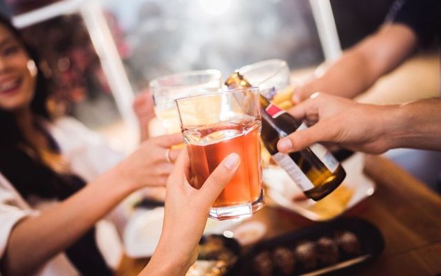 România, pe locul 14 din 189 de țări la consumul de alcool. Ce băuturi preferă românii