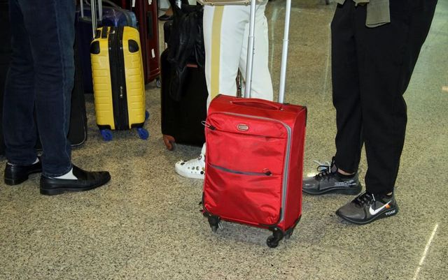 Volo Skiathos Napoli, bagagli restano a terra per vento e aereo pieno