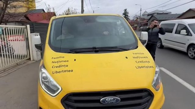 AUR, reacție după ce un membru în secție de votare din Buzău a lovit cu mașina un jurnalist