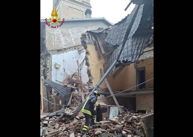 Esplosione nel Bolognese, crolla la canonica di una chiesa