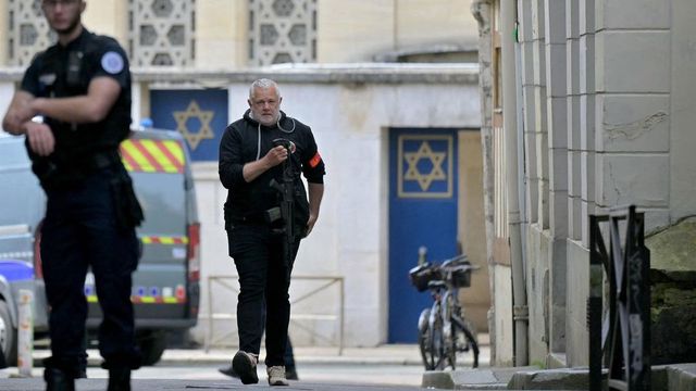 Un policía herido en un atentado contra una sinagoga en el sur de Francia