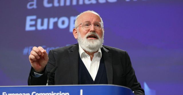 Německo a Evropská komise urovnaly spor o konec vozů se spalovacími motory, oznámil Timmermans