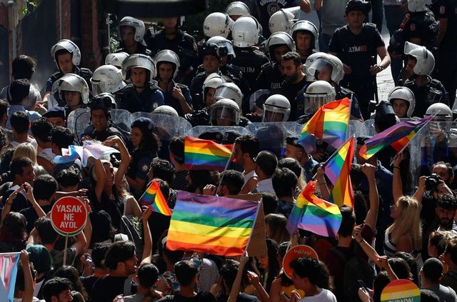 Politicieni din 51 de țări folosesc retorică anti-LGBTQ+ în campanii electorale