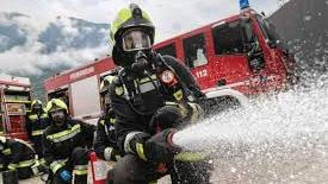 Incendio a Courchevel sulle Alpi francesi, evacuate 260 persone