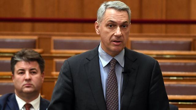 Lázár János rendkívüli vizsgálatot rendel el az összes állami beruházásnál