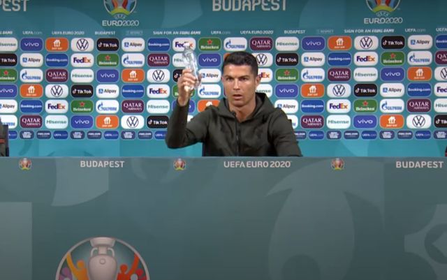 Lui Cristiano Ronaldo nu-i place Coca-Cola! Gestul făcut de portughez la conferința de presă