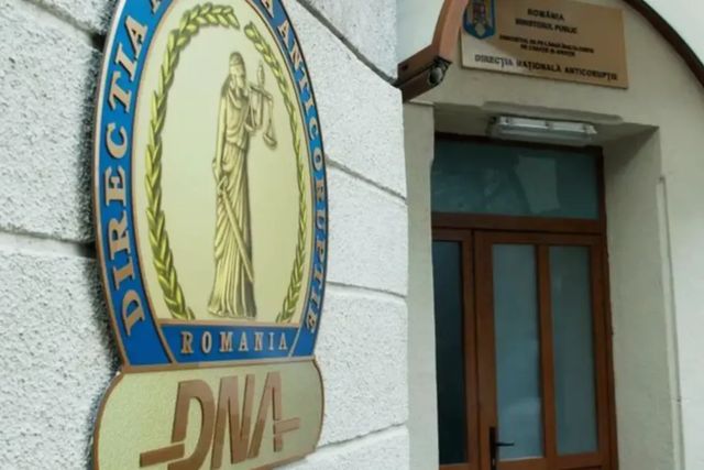 Fosta directoare a Spitalului Județean din Botoșani și-a recunoscut faptele în fața DNA după ce ar fi primit 11.000 de euro și bijuterii