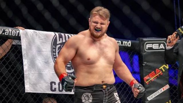 Luptătorul MMA, Alexandr Romanov, a obținut o nouă victorie în octogon și a dedicat-o mamei sale