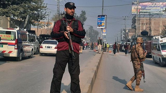 Suicide bombing in Pakistan military base kills 23