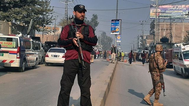 3 children among 4 persons injured in Peshawar blast