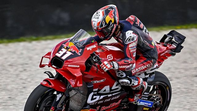 Bagnaia y Márquez aprietan el Mundial tras la caída de Jorge Martín en el Sprint