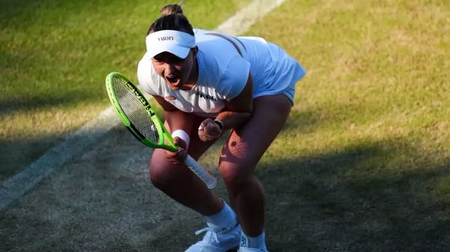 Krejčíková si poradila s Bartůňkovou, v osmifinále Wimbledonu je i Muchová