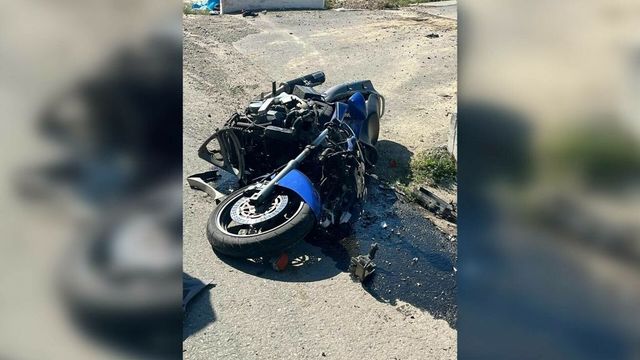 Un politician AUR și iubita lui au murit după ce au lovit cu motocicleta un cap de pod și un pieton