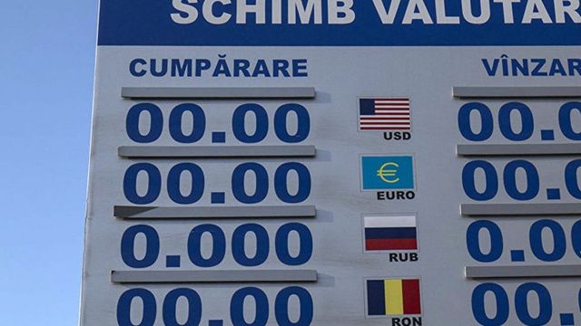 Dolarul se scumpește, iar euro se ieftinește