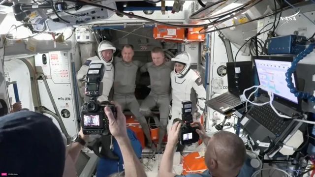 Los astronautas atrapados en la ISS inician su regreso a la Tierra tras más de nueve meses