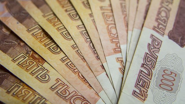 Agențiile de rating Fitch și Moody’s retrogradează ratingul Rusiei, în ceea ce privește posibilitatea de a-și plăti datoriile