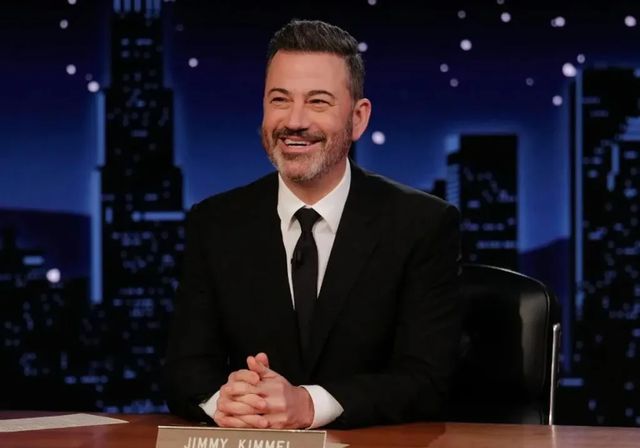 Jimmy Kimmel, emotivo pero sin dar un paso atrás, en su regreso: «Nuestro Gobierno no debe controlar lo que decimos»