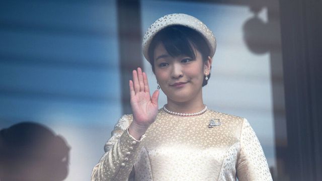 Японската принцеса Мако се омъжи и загуби титлата си - Труд