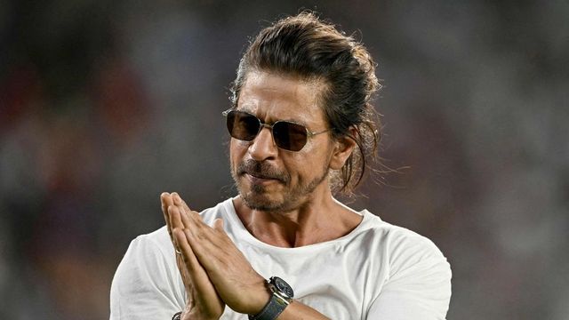 Shah Rukh Khan to undergo urgent medical treatment in US after eye treatment in Mumbai does not go as planned: Report