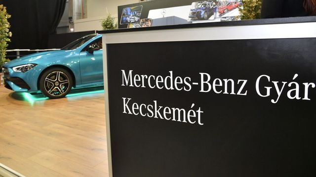 Magyar Péter adta át Európa legnagyobb Mercedes-gyárát