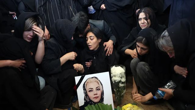 Irán recluta a niños de 12 años para patrullar las calles de Teherán