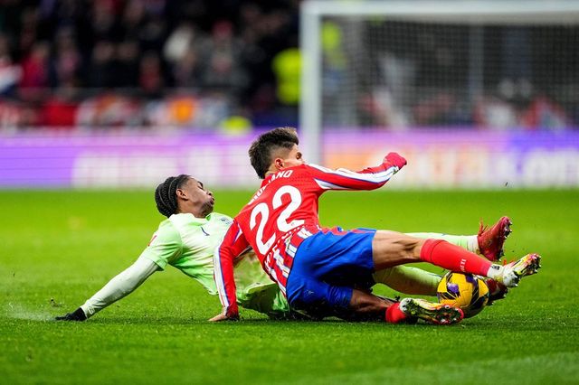 El Barça remata al Atlético y da un golpe a la Liga