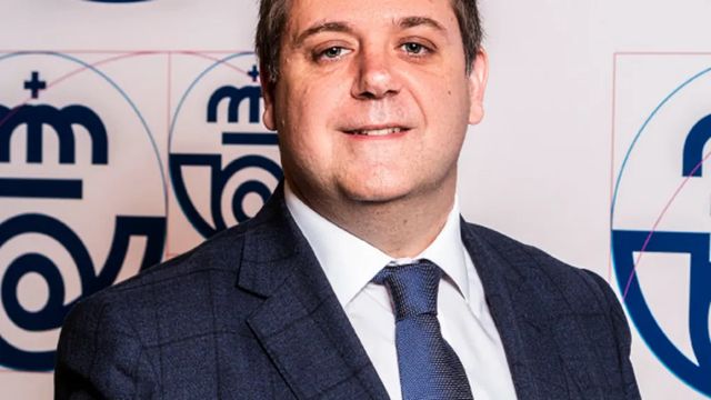 La UCO acorrala al exjefe de gabinete de Sánchez, Juanma Serrano, por enchufar a Leire Díez en Correos