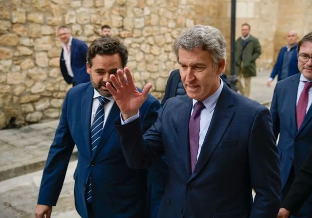 Feijóo llevará al Congreso la revalorización de las pensiones en plena ruptura de Junts con el Gobierno