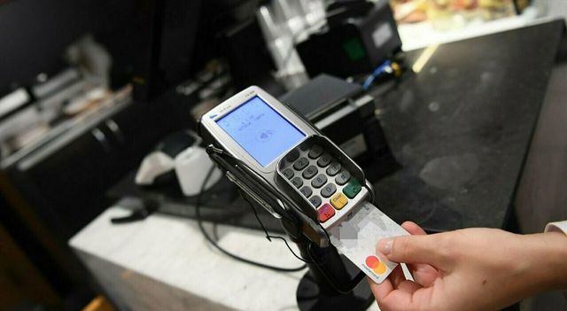 Manovra, scende la soglia per i pagamenti con Pos: multe sopra i 40 euro