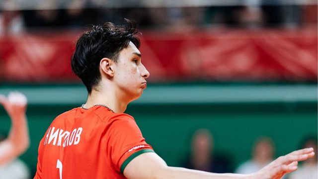 Силен Симеон Николов при важна победа на Локомотив Новосибирск на Пламен Константинов