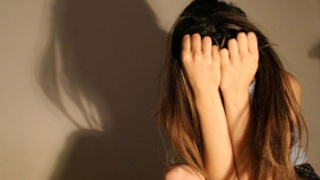O minoră de 15 a fost abuzată sexual în toaleta unui mall din Galați