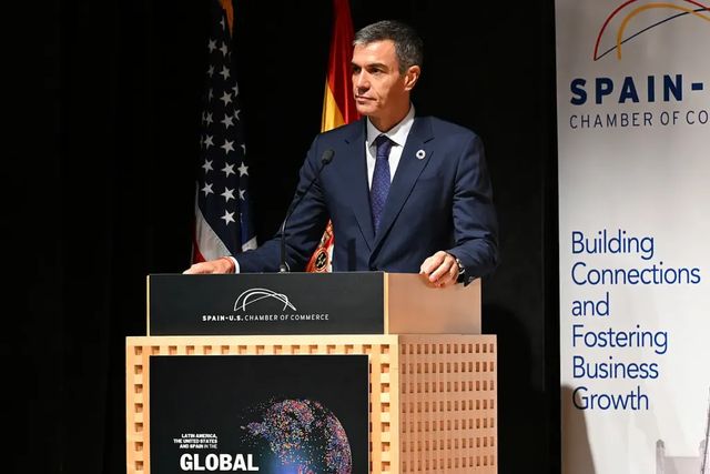 Sánchez califica de “tragedia social” el desahucio de Maricarmen pero culpa a Ayuso y Almeida