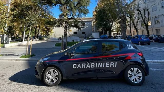 Suicida dopo condanna per maltrattamenti in famiglia e abusi, indagini dei carabinieri