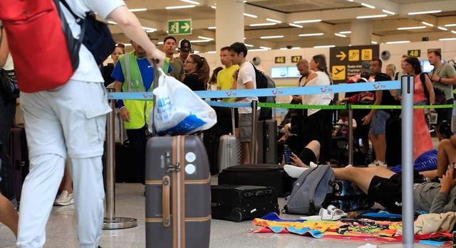 Bruselas expedienta a España por multar a varias aerolíneas 'low cost' por el equipaje de mano