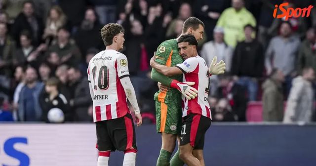 Brankář Kovář slaví s PSV Eindhoven titul v nizozemské lize