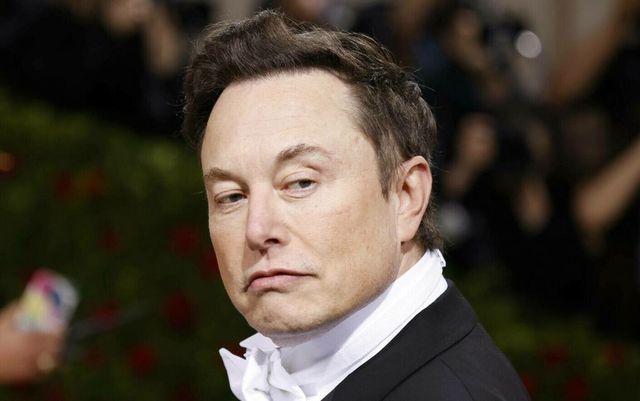 Elon Musk ar urma să renunțe la aproximativ jumătate din forța de muncă Twitter