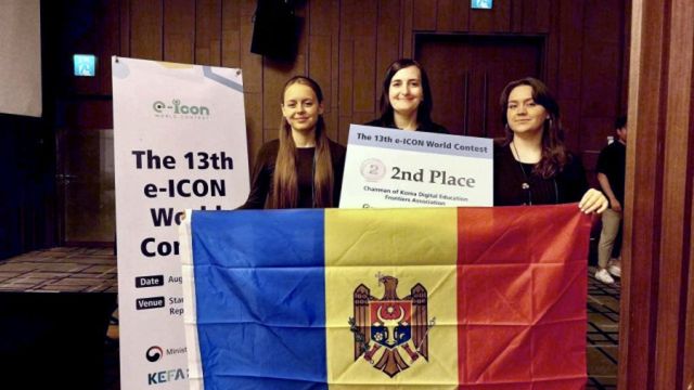 Două eleve din Florești, premiate la un concurs din Coreea de Sud, după ce au dezvoltat o aplicație mobilă