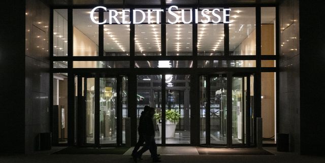 Ennyiért venné meg a bajba jutott Credit Suisse-t a svájci riválisa