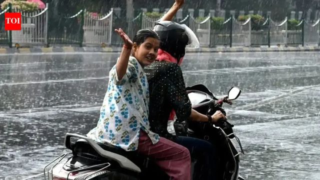 IMD issues yellow alert for weekend rain in Delhi, temperature to rise next week