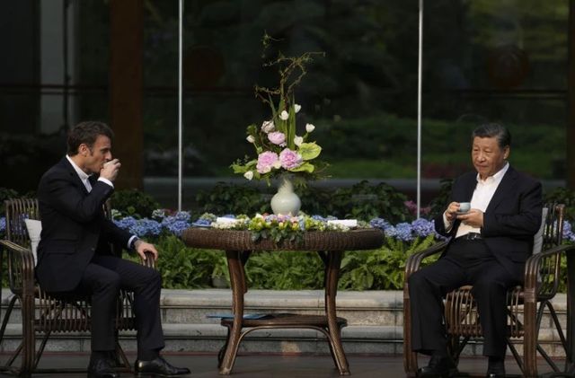 Си Цзиньпин провел неформальную встречу с Эммануэлем Макроном
