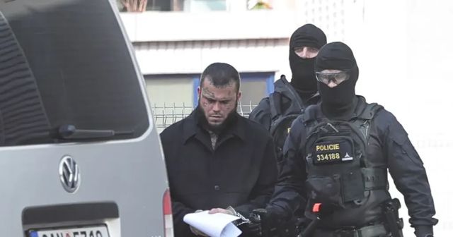 Soud poslal do vazby Američanku obviněnou z útoku v Pardubicích