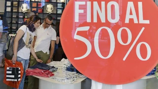 Saldi dal 3 gennaio, ma in due milioni hanno già comprato a sconto