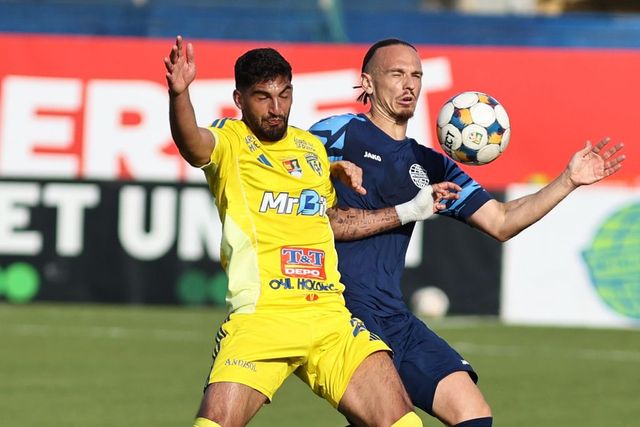 Corvinul Hunedoara, nou-promovată în Superliga, îl transferă pe atacantul peruan Renato Espinosa