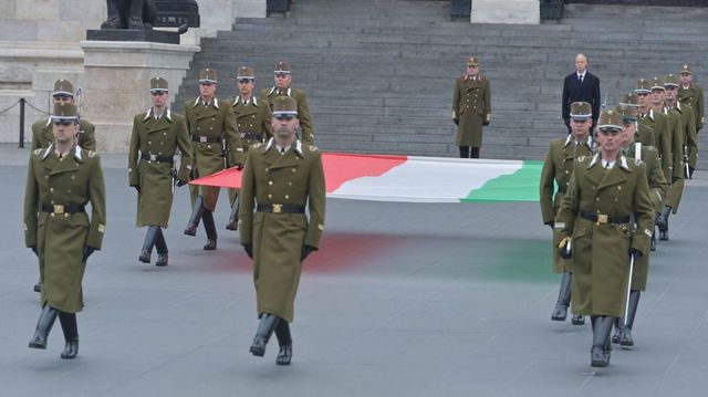 Félárbócra engedték a nemzeti lobogót az aradi vértanúk emléknapján