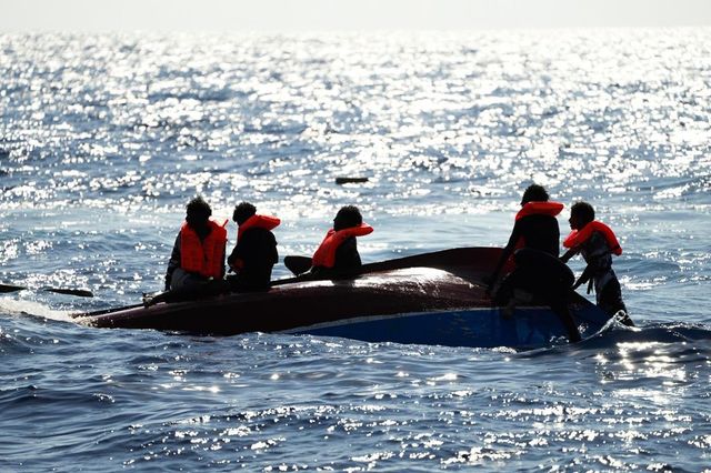 Ong, almeno 50 migranti morti in un naufragio alle Canarie